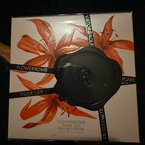 Flowerbomb Tiger Lily Eau de Parfum 3.4 oz Used a few times! I don’t like it. - Picture 6 of 9